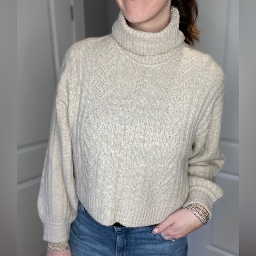 H&M Cozy Cream Turtleneck Sweater - Picture 1 of 4